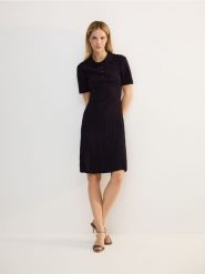 Dzianinowa sukienka - granatowy. Niebieskie sukienki damskie Reserved, na co dzień, l, bez wzorów, z dzianiny, bez kołnierzyka, bez ramiączek, proste. Za 199.99 zł.