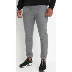 Ciemnoszare Spodnie Argothoe. Szare spodnie dresowe męskie Born2be, bez wzorów, z dresówki. Za 39.99 zł.