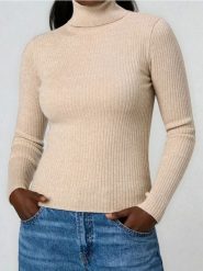 Prążkowany sweter - złoty. Żółte swetry klasyczne damskie Sinsay, l, prążkowane, bez kołnierzyka. Za 49.99 zł.