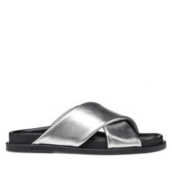 Klapki Geox. Szare klapki damskie Geox, bez wzorów, bez obcasa. Za 339.99 zł.