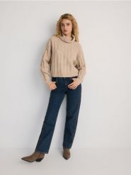 Sweter z golfem - beżowy. Brązowe golfy damskie Reserved, l, bez wzorów, z dzianiny, bez ramiączek. W wyprzedaży za 39.99 zł.