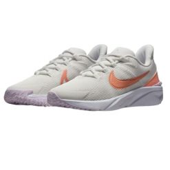Nike Buty sportowe. Buty sportowe na co dzień damskie Nike, bez wzorów. Za 208.99 zł.