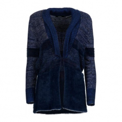 Desigual sweter damski Jane M niebieski. Niebieskie swetry klasyczne damskie Desigual, m, bez kołnierzyka. W wyprzedaży za 367.00 zł.