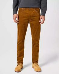 WRANGLER MĘSKIE SPODNIE SZTRUKSOWE GREENSBORO MONKS ROBE 112358055 W15Q017442. Spodnie materiałowe męskie Wrangler, bez wzorów, ze sztruksu. Za 219.99 zł.