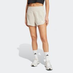 Spodenki fitness cardio damskie ADIDAS. Spodenki sportowe damskie Adidas, bez wzorów, z materiału, sportowe. W wyprzedaży za 119.99 zł.