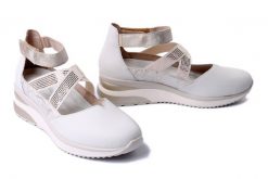 RIEKER REMONTE D2411-81 white combination, półbuty damskie. Brązowe półbuty damskie Rieker Remonte, bez wzorów, bez obcasa, na koturnie. Za 369.90 zł.