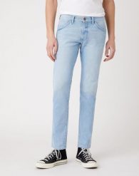 SPODNIE MĘSKIE WRANGLER BRYSON CLEAR BLUE W14XZH280 112126764. Niebieskie spodnie materiałowe męskie Wrangler, bez wzorów, z jeansu. Za 219.99 zł.