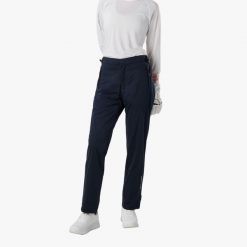 Spodnie golfowe damskie Swedemount On Course Pants II wodoodporne. Niebieskie spodnie dresowe damskie SWEDEMOUNT, bez wzorów. Za 329.99 zł.