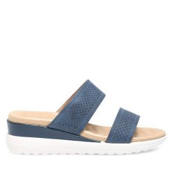 Klapki Clara Barson. Niebieskie klapki damskie Clara Barson, bez wzorów, bez obcasa. Za 44.99 zł.