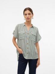 Vero Moda Bluzka w kolorze zielonym rozmiar: M. Zielone bluzki damskie Vero Moda, m, bez wzorów, z wiskozy, klasyczne, bez kołnierzyka, bez ramiączek. Za 88.02 zł.
