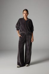 WELUROWE SPODNIE NELLI ANTRACYT L - Flawless. Szare spodnie materiałowe damskie Flawless, bez wzorów, z materiału, eleganckie, z podwyższonym stanem. Za 299.00 zł.