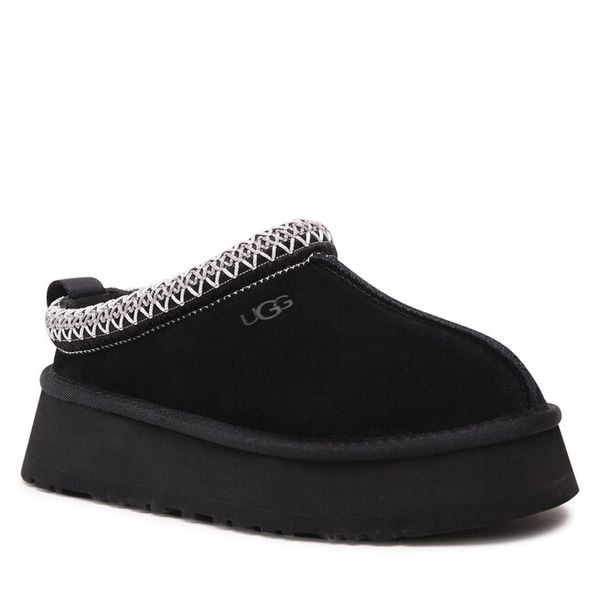 Śniegowce Ugg. Czarne śniegowce damskie Ugg. Za 599.99 zł.