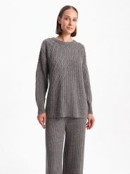 BGN Sweter w kolorze antracytowym rozmiar: 38. Czarne swetry klasyczne damskie BGN, ze splotem, bez kołnierzyka. Za 100.99 zł.