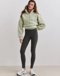 Damskie legginsy ocieplane z kieszeniami ciemnobluszczowe. Zielone legginsy damskie Aim'n, l, bez wzorów, z elastanu. Za 389.00 zł.