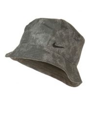 Nike Kapelusz w kolorze khaki rozmiar: M/L. Brązowe kapelusze damskie Nike, bez wzorów, z materiału. Za 153.71 zł.