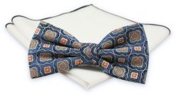 Niebieska Mucha z Białą Poszetką -CHATTIER- Męska, w Beżowo-Czerwony Wzór. Czerwone krawaty i muchy męskie Chattier, bez wzorów, eleganckie. Za 59.00 zł.