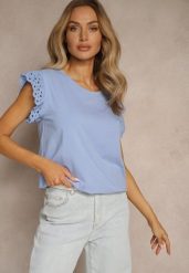 Jasnoniebieska Bawełniana Bluzka z Krótkim Rękawem z Ażurowej Falbanki Voanira. Niebieskie bluzki damskie Renee, l, w ażurowe wzory, z bawełny, eleganckie, bez kołnierzyka, bez ramiączek. Za 34.99 zł.