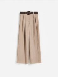 Luźne spodnie z paskiem - beżowy. Brązowe spodnie materiałowe damskie Reserved, bez wzorów, z lyocellu. Za 139.99 zł.