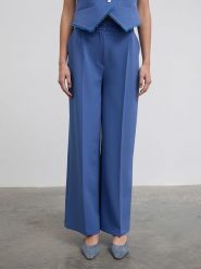 BGN Spodnie w kolorze niebieskim rozmiar: 38. Niebieskie spodnie materiałowe damskie BGN, bez wzorów, z materiału, z podwyższonym stanem. Za 109.26 zł.