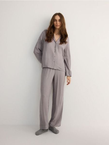 Dwuczęściowa piżama z wiskozy - jasnoszary. Szare piżamy damskie Reserved, l, bez wzorów, z wiskozy, bez ramiączek. W wyprzedaży za 59.99 zł.