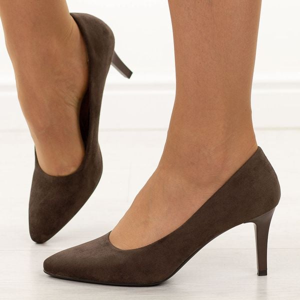 Czekoladowe szpilki damskie Sergio Leone 1336. Brązowe szpilki Sergio Leone, bez wzorów, z jeansu, bez obcasa. W wyprzedaży za 138.57 zł.