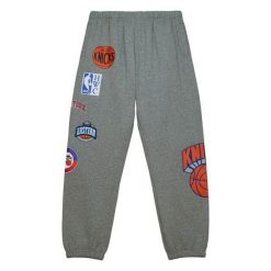 Dres polarowy New York Knicks City Collection. Szare szorty męskie Mitchell & Ness, bez wzorów, z dresówki. Za 367.00 zł.
