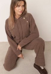 Brązowy Komplet Dresowy Bluza z Kapturem z Ozdobnymi Guzikami i Spodnie Eborissa. Brązowe bluzy z kapturem damskie Born2be, l, z dresówki. Za 169.99 zł.