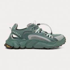 Buty sportowe męskie Oakley AQUATERRA HYBRID FOF100650-74O. Zielone buty sportowe na co dzień męskie Oakley, z nylonu, bez zapięcia, trekkingowe. Za 612.46 zł.