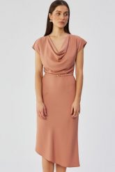 Elegancka asymetryczna sukienka z dekoltem woda różana. Czerwone sukienki damskie Stylove, m, bez wzorów, eleganckie, z asymetrycznym kołnierzem, bez ramiączek, asymetryczne. Za 339.00 zł.