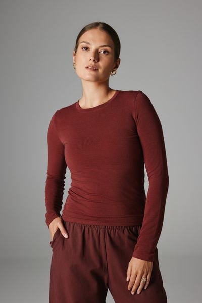 BLUZKA SUZIE MARSALA L - Flawless. Brązowe bluzki damskie Flawless, l, bez wzorów, z materiału, klasyczne, bez kołnierzyka, bez ramiączek. Za 265.00 zł.