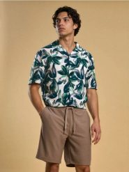 Szorty basic - beżowy. Brązowe szorty męskie Sinsay, bez kołnierzyka. Za 39.99 zł.