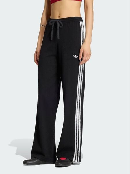 Adidas Spodnie dresowe Firebird KS9363 Czarny Regular Fit. Czarne spodnie dresowe damskie Adidas, s, bez wzorów, z dresówki. Za 298.99 zł.