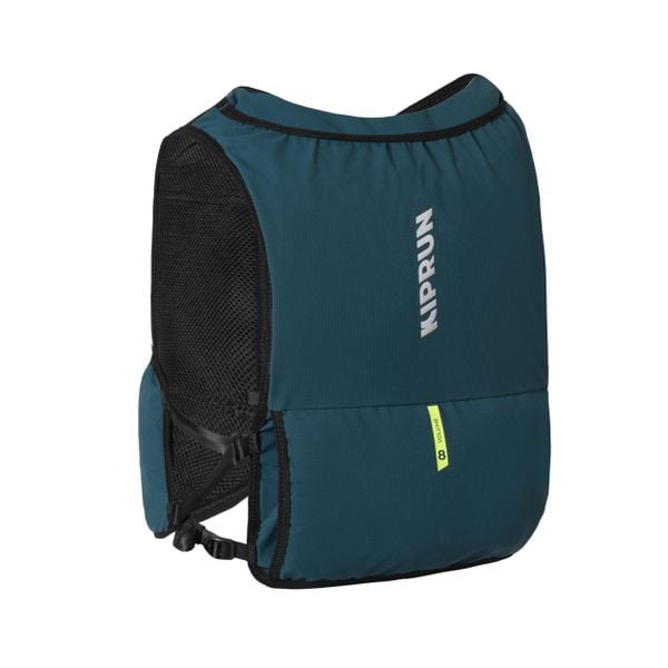 Plecak do biegania w terenie unisex Kiprun 500 8 litrów z bukłakiem 1 l. Czarne plecaki damskie KIPRUN, bez wzorów. Za 199.99 zł.