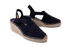 TONI PONS TER mari navy, sandały/espadryle damskie. Niebieskie sandały damskie Toni Pons, bez wzorów, bez obcasa, na koturnie. Za 199.92 zł.