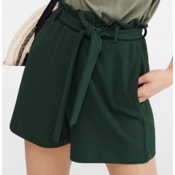 Szorty paperbag - Khaki. Brązowe szorty damskie Reserved, bez wzorów. Za 99.99 zł.
