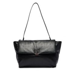 Torebka Calvin Klein. Czarne torebki klasyczne damskie CALVIN KLEIN, bez wzorów, bez dodatków. Za 649.99 zł.