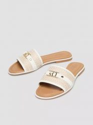 S.Oliver Klapki w kolorze białym rozmiar: 36. Białe klapki damskie S.Oliver, bez wzorów, bez obcasa. Za 109.52 zł.