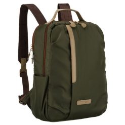 Zielony plecak damski zawieszony na regulowanych szelkach i zamykany suwakiem - Peterson. Zielone plecaki damskie Peterson, bez wzorów. Za 124.99 zł.