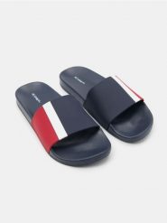 Klapki z kontrastowym paskiem - granatowy. Niebieskie klapki i japonki męskie Sinsay. Za 29.99 zł.