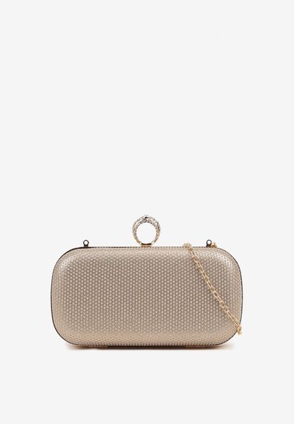 Złota Torebka Kopertówka z Biżuteryjnym Uchwytem i Dodatkowym Łańcuszkiem Milenessa. Żółte torebki wieczorowe Born2be, bez wzorów, eleganckie, bez kołnierzyka, bez ramiączek. Za 69.99 zł.