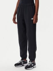 New Balance Spodnie dresowe Essentials WP41500 Czarny Relaxed Fit. Czarne spodnie dresowe damskie New Balance, l, bez wzorów, z bawełny. Za 249.99 zł.