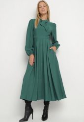 Zielona Wiskozowa Plisowana Sukienka z Wiązaniem Asorrise. Zielone sukienki damskie Born2be, na co dzień, l, bez wzorów, z wiskozy, eleganckie, bez kołnierzyka, bez ramiączek. Za 169.99 zł.