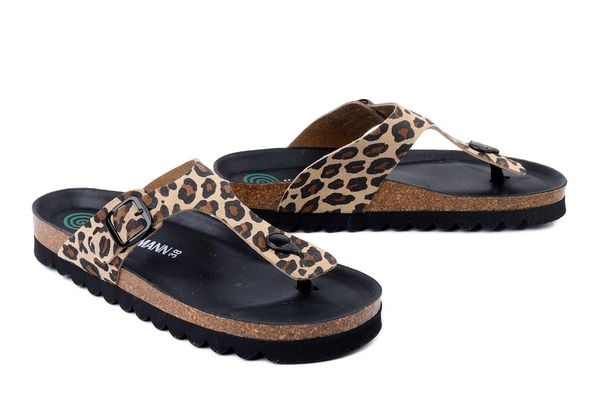 DR. BRINKMANN 700915-00 leo, klapki japonki damskie. Brązowe klapki damskie Dr. Brinkmann, bez wzorów, ze skóry, bez obcasa. Za 289.90 zł.