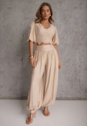 Beżowy Wiskozowy Komplet Boho na Lato Bluzka z Koronką i Spodnie Balloon Demista. Brązowe spodnie materiałowe damskie Renee, z aplikacjami, z koronki, boho. Za 229.99 zł.