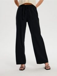 Spodnie wide leg - czarny. Czarne spodnie materiałowe damskie Sinsay, bez wzorów, z materiału. Za 49.99 zł.