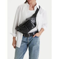 Torebka G-Star Raw. Czarne torebki klasyczne damskie G-Star Raw, bez wzorów, bez dodatków. Za 219.99 zł.