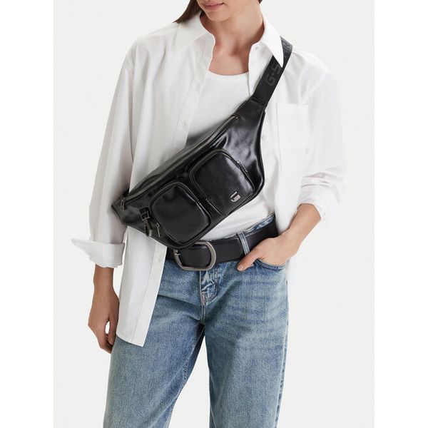 Torebka G-Star Raw. Czarne torebki klasyczne damskie G-Star Raw, bez wzorów, bez dodatków. Za 219.99 zł.