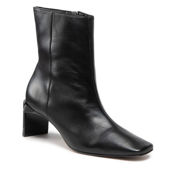 Botki Simple. Czarne botki damskie Simple, bez obcasa, na słupku, bez zapięcia. Za 339.99 zł.