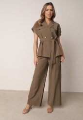 Zielony Letni Komplet z Wiskozy i Lnu Szerokie Spodnie i Bluzka z Wiązaniem Pesalia. Zielone spodnie materiałowe damskie Born2be, bez wzorów, ze lnu, biznesowe. Za 299.99 zł.