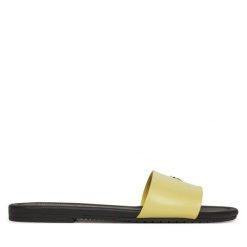 Klapki Calvin Klein Jeans. Żółte klapki damskie Calvin Klein Jeans, bez wzorów, z jeansu, bez obcasa. Za 259.99 zł.